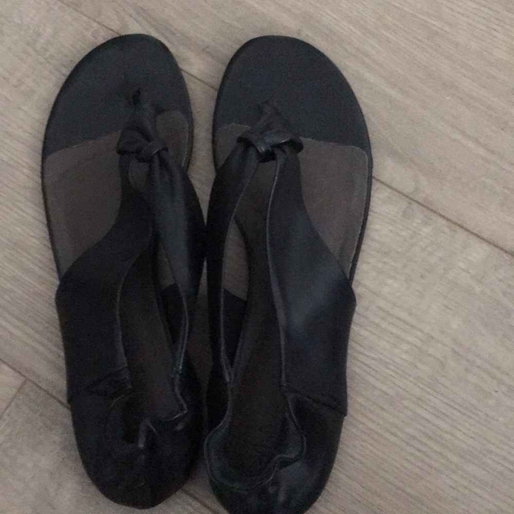 Young Love, Joie sandal